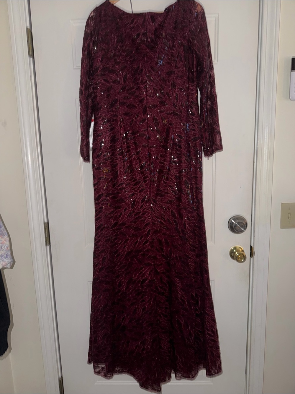 Mac Duggal. 12412 Women’s Elegant Burgundy Lace V-Neck Gown. Sz 14 NWT - Picture 5 of 12
